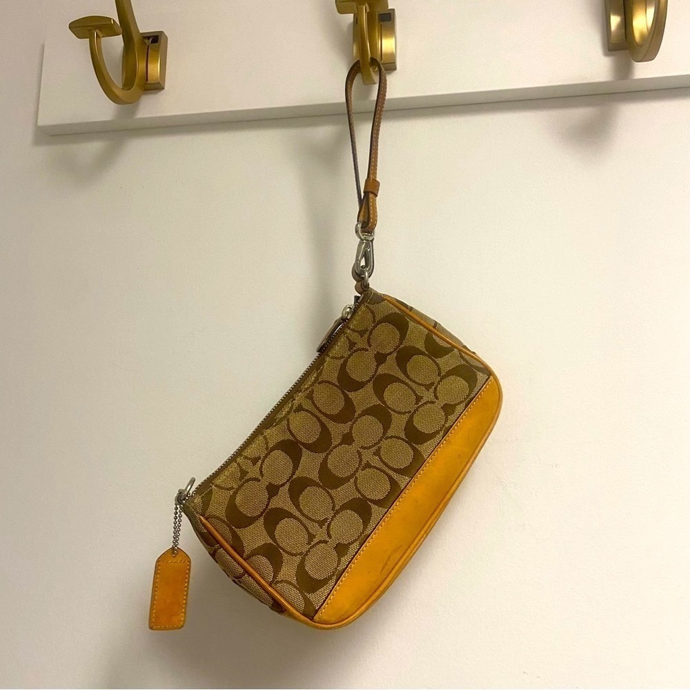 Coach Demi signature baguette mini
